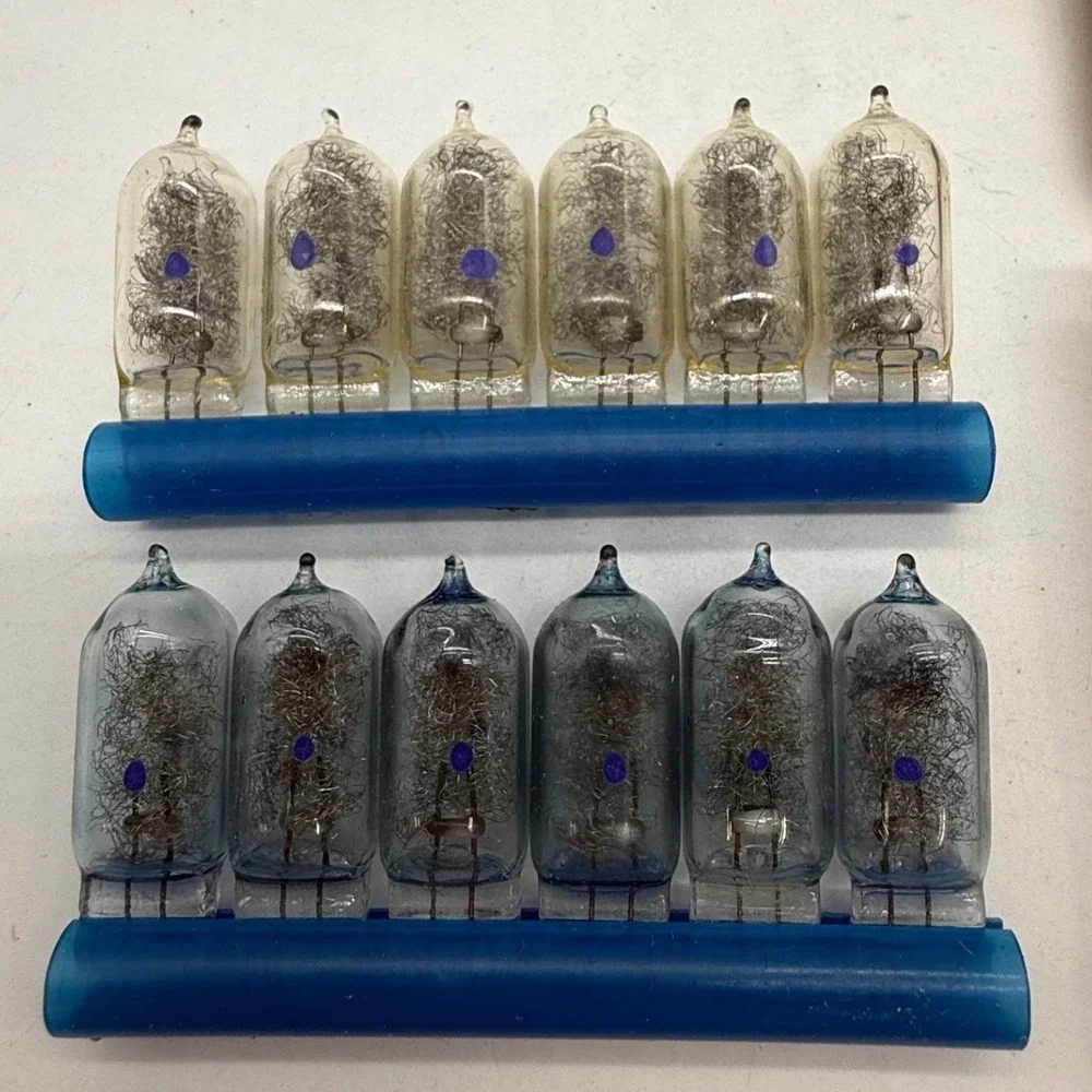 Sylvania Blue Dot AG1B Flashbulbs 12 Count Vintage Camera Accessory